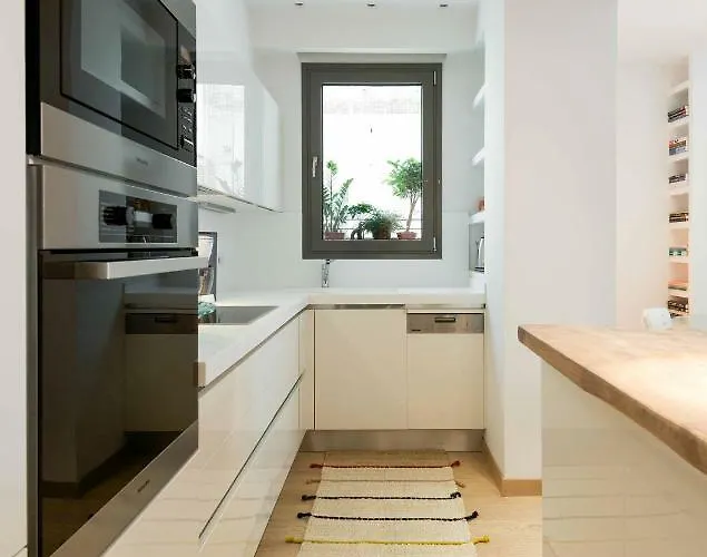 Stylish 3-bedroom & Terrace Appartamento *