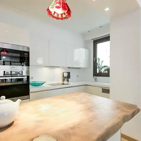 Stylish 3-bedroom & Terrace テッサロニキ