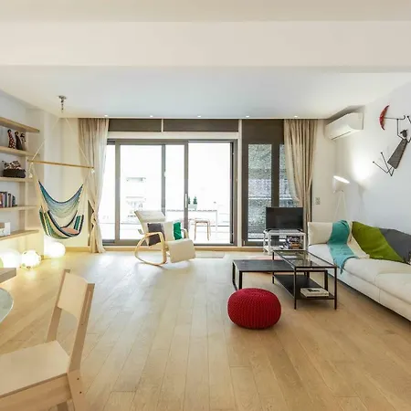 アパート Stylish 3-bedroom & Terrace テッサロニキ