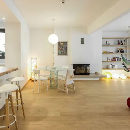 Stylish 3-bedroom & Terrace テッサロニキ