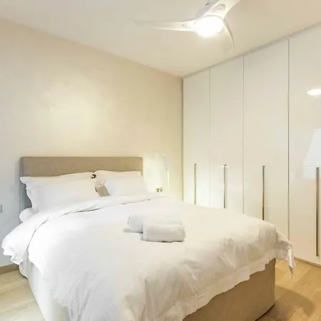 Stylish 3-bedroom & Terrace