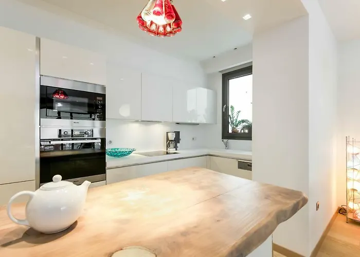 Stylish 3-bedroom & Terrace Soluň