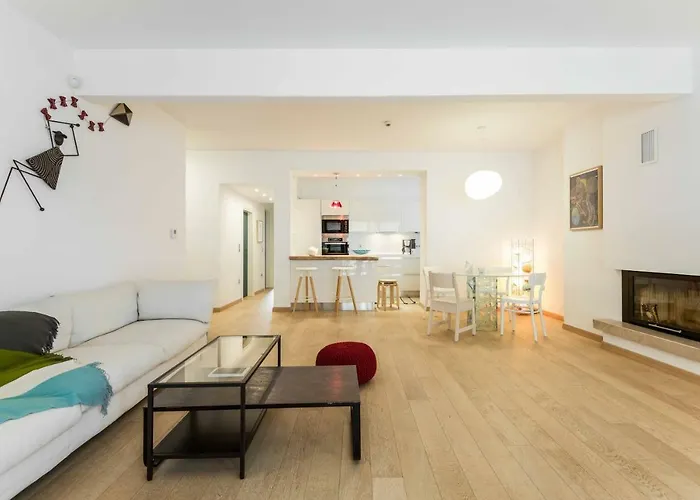 Stylish 3-bedroom & Terrace Apartmán